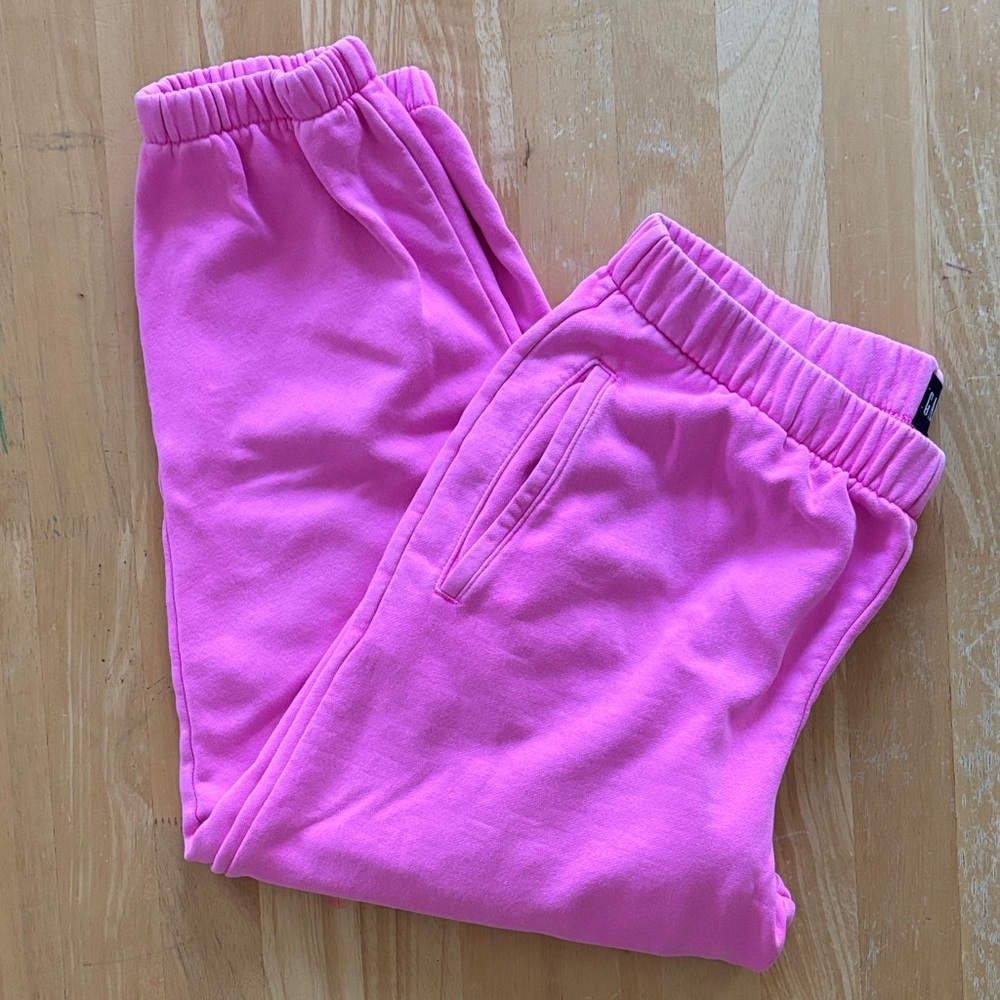 Gap women’s vibrant pink jogger sweatpants